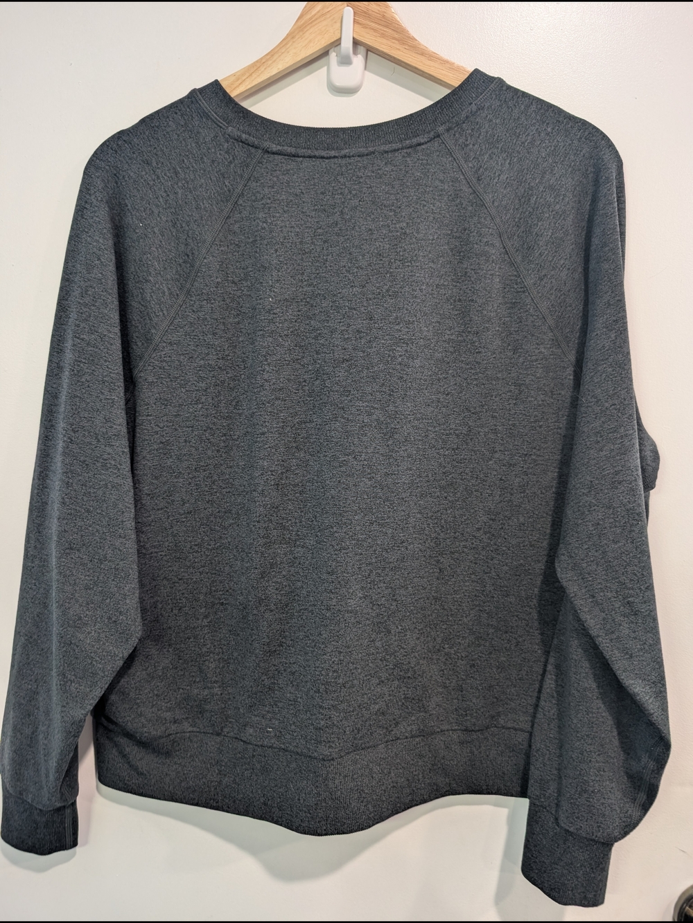 Vuori Women's Halo Crew Long Sleeve Charcoal Heather Size Medium - Picture 8 of 10